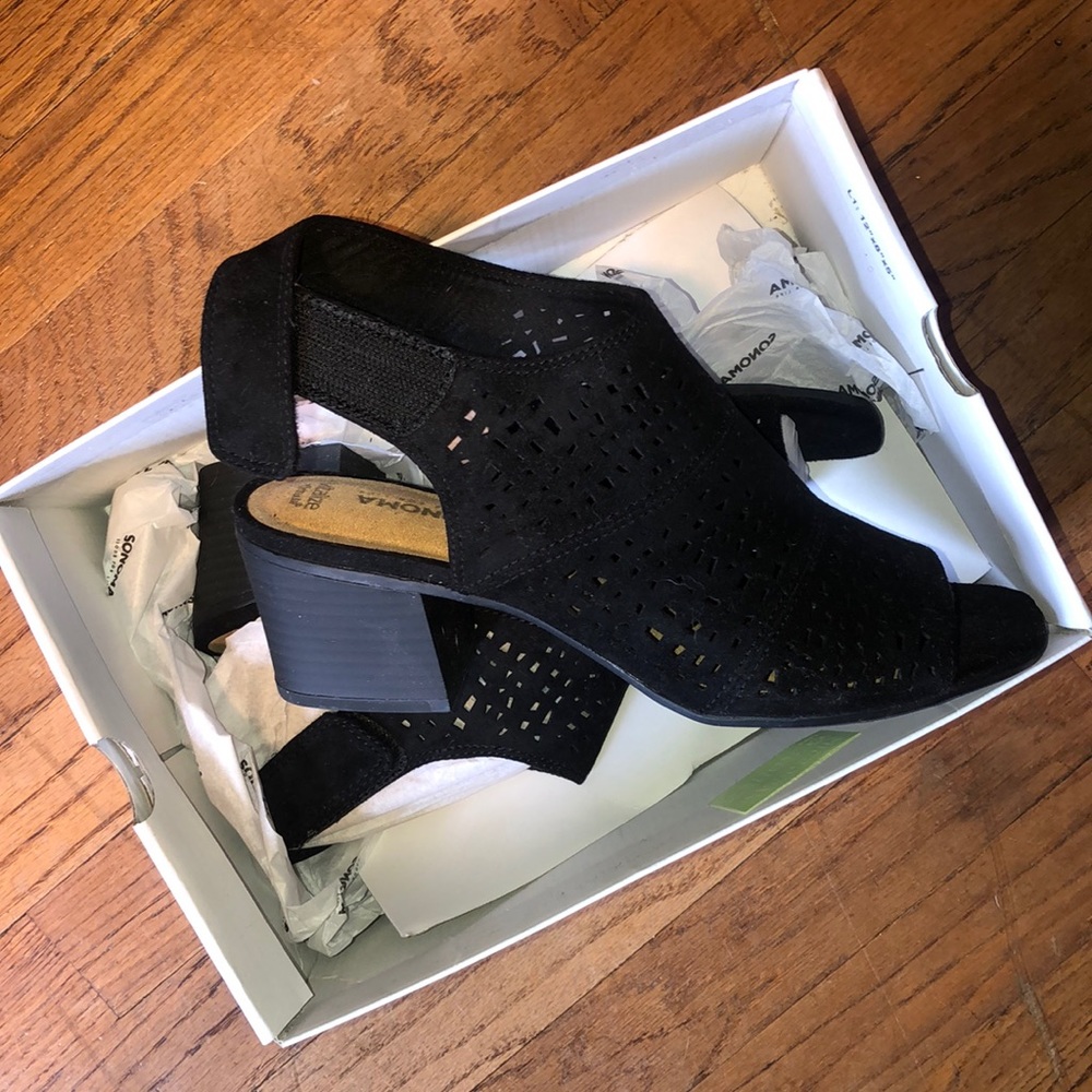 Sonoma Black Sandals